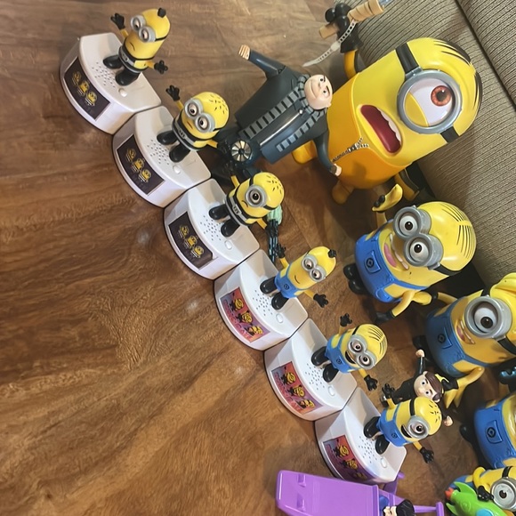 Universal Minions Playset with Yellow and Purple Figures - Picture 6 of 7